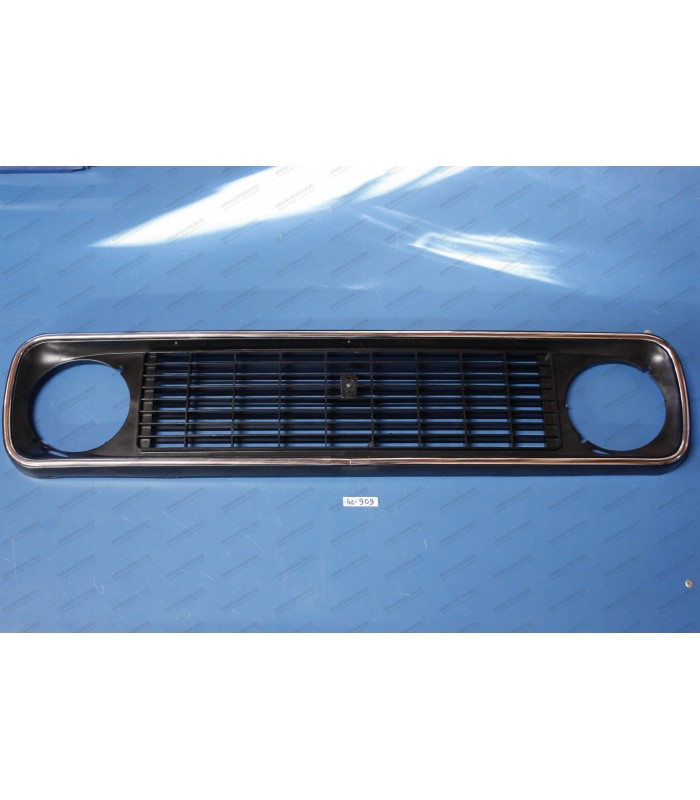 Black plastic grille - 1