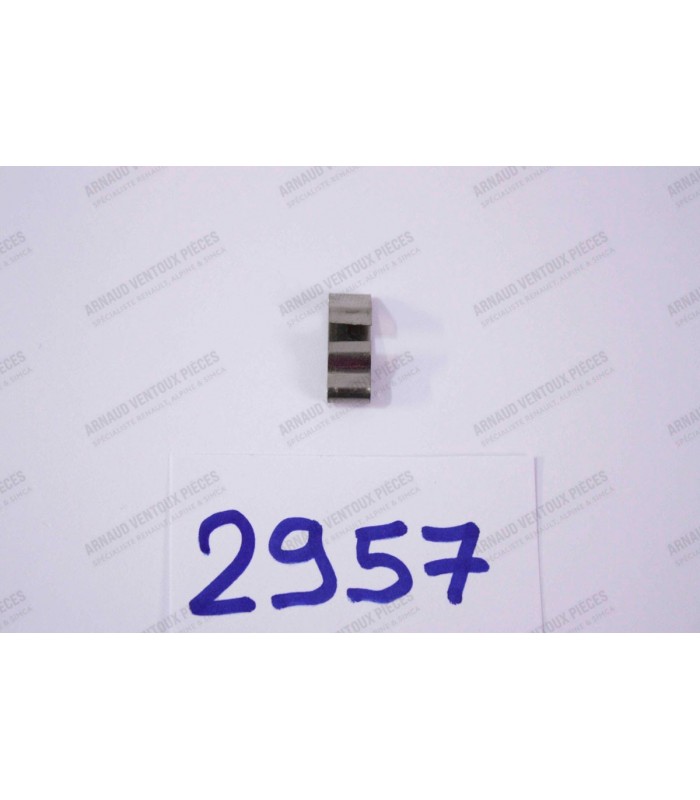 Rear wing molding clip - 1