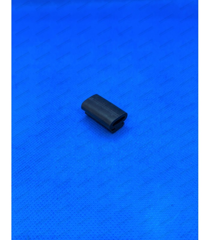 Butée caoutchouc capot arrière sur jupe - R8 (R1130) / R8S - 1