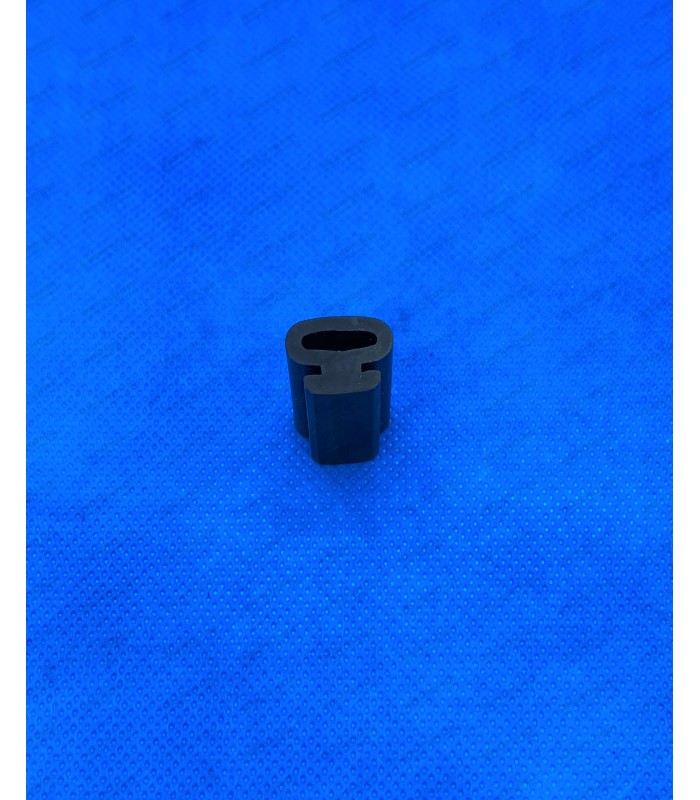 Rear bonnet rubber bumper on valance - R8 (R1130) / R8S - 2