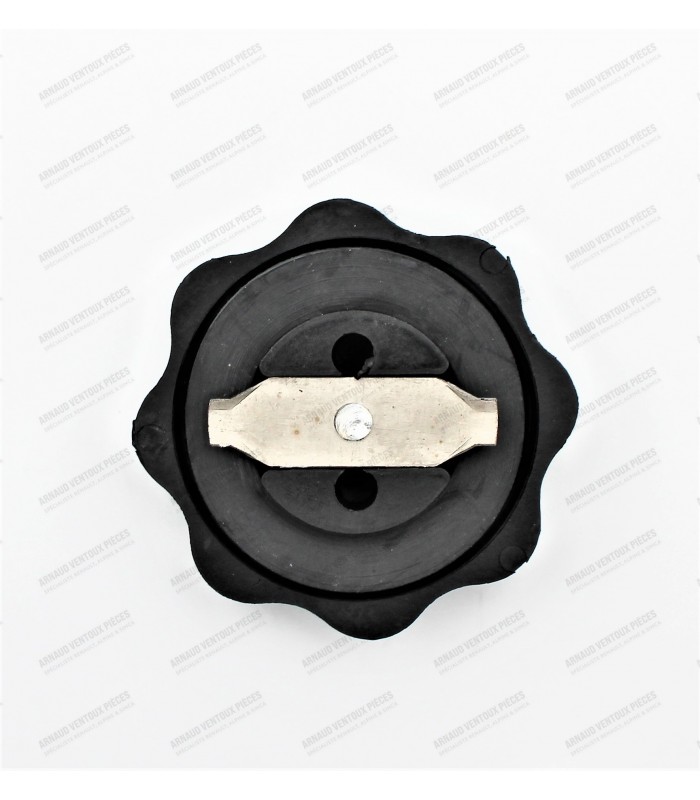 Adaptable quarter-turn oil cap