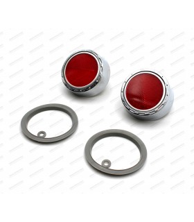 Pair of reflectors with seal on rear valance
