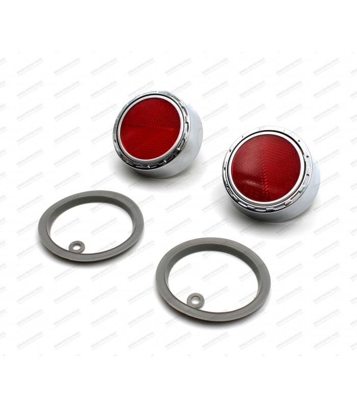 Pair of reflectors with seal on rear valance