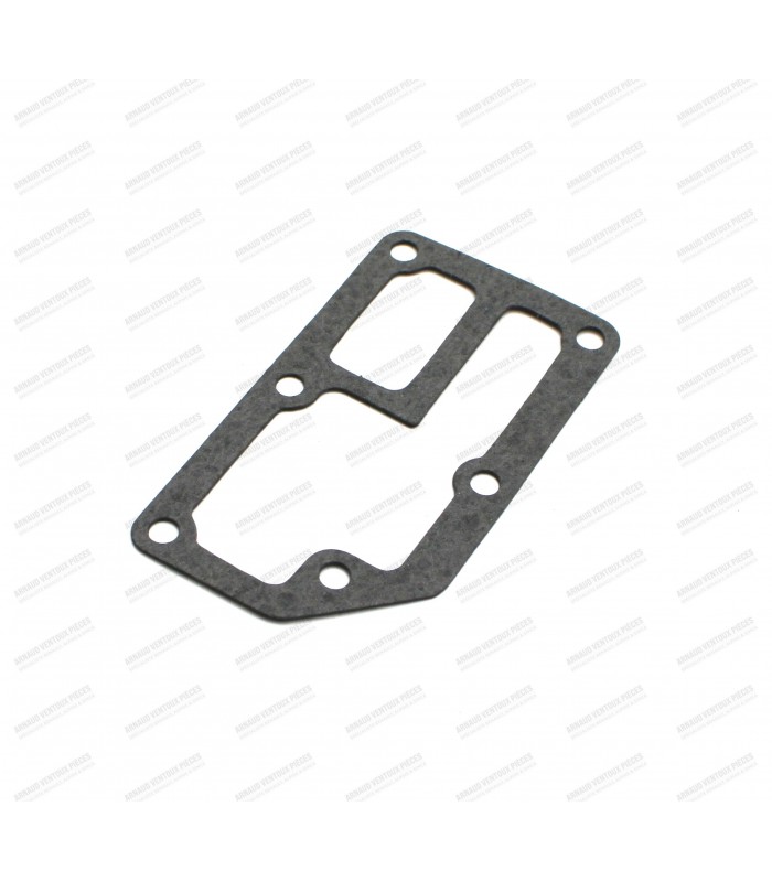 Gasket between water pump plate and cylinder head