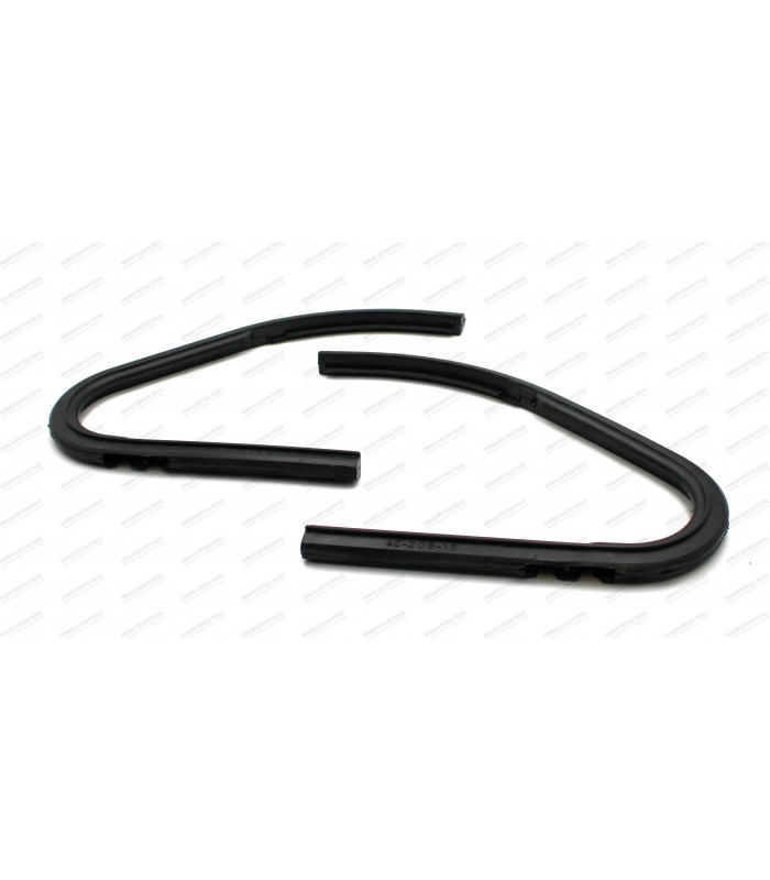 pair of front deflector seals