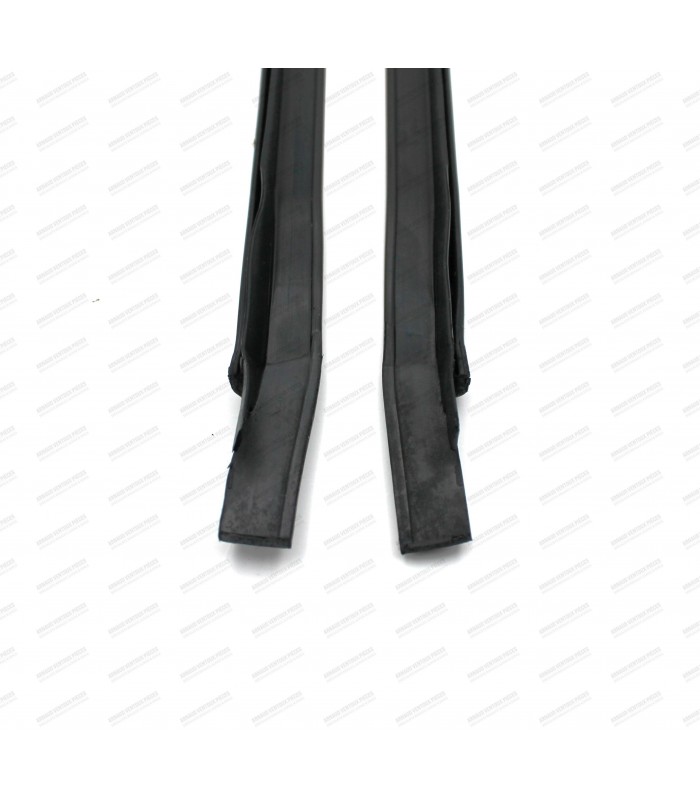 Pair of front door deflector vertical seals - Dauphine
